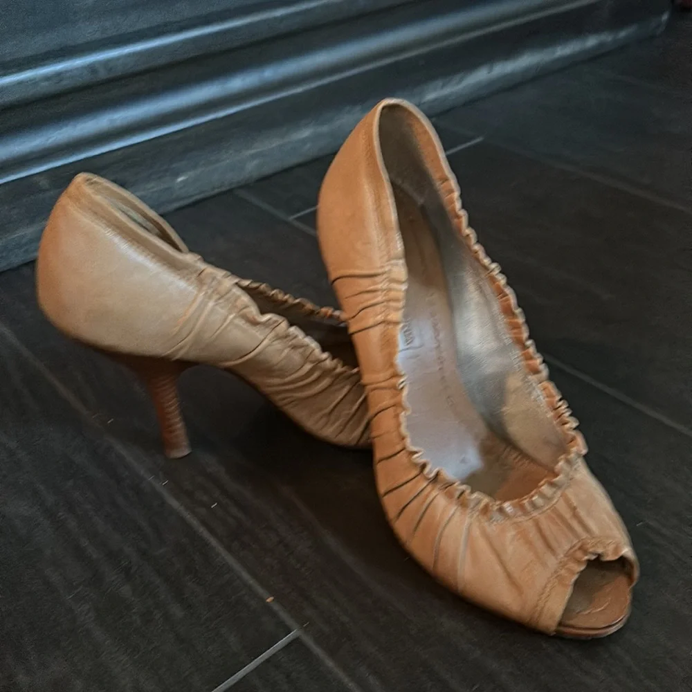 Camel Scrunched Leather heals